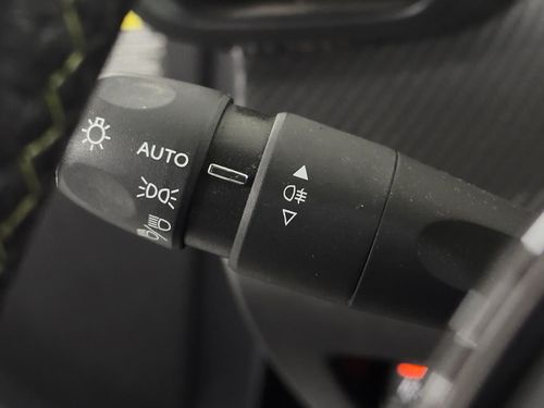 Peugeot e-208 - Photo 17