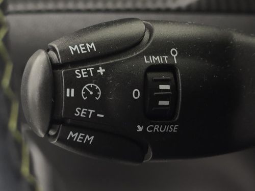 Peugeot e-208 - Photo 18