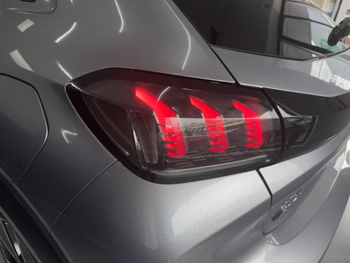 Peugeot e-208 - Photo 36