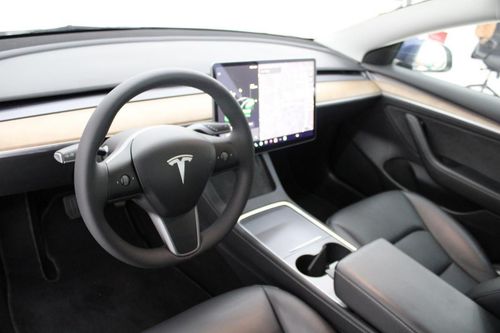 Tesla Model 3 - Photo 12