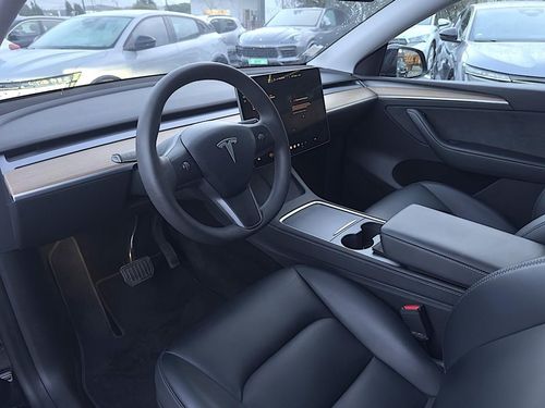 Tesla Model Y - Photo 17