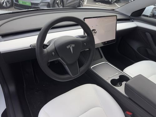 Tesla Model 3 - Photo 15
