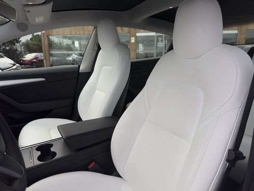 Tesla Model 3 - Photo 16