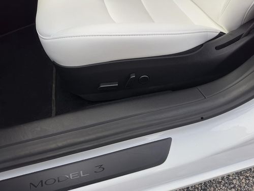 Tesla Model 3 - Photo 18