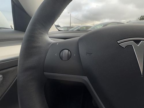 Tesla Model 3 - Photo 21