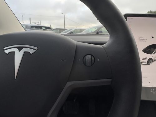 Tesla Model 3 - Photo 22