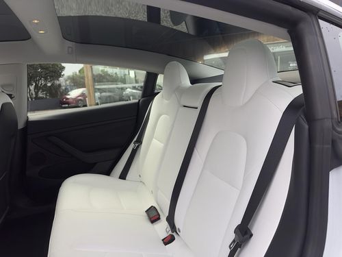 Tesla Model 3 - Photo 28