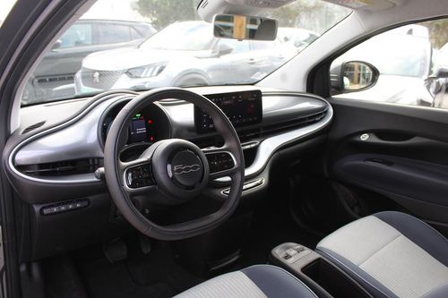 Fiat 500e - Photo 11