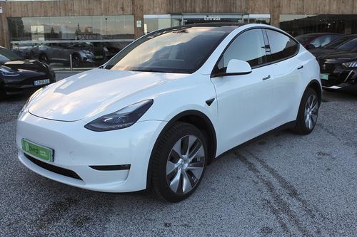 Tesla Model Y - Photo 2