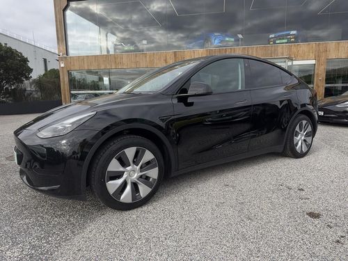 Tesla Model Y - Photo 2