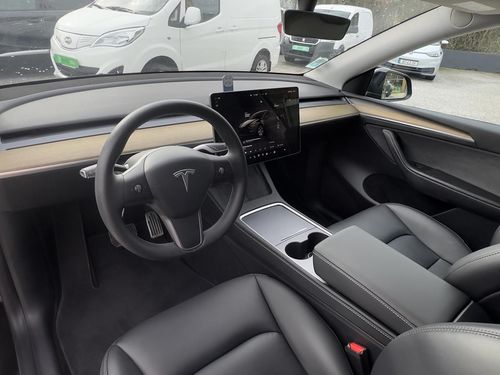 Tesla Model Y - Photo 13