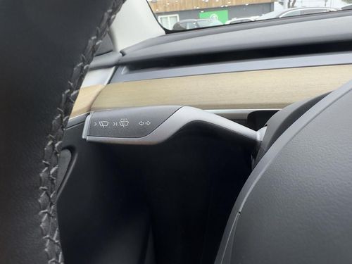 Tesla Model Y - Photo 23