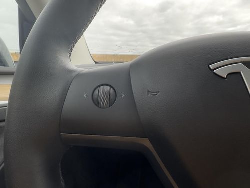 Tesla Model Y - Photo 24