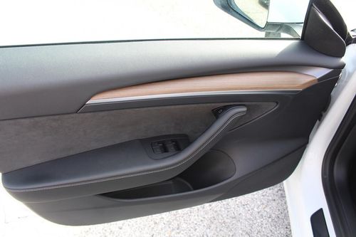 Tesla Model 3 - Photo 15