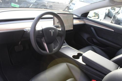 Tesla Model 3 - Photo 16