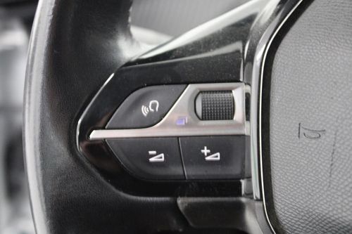 Peugeot e-208 - Photo 14