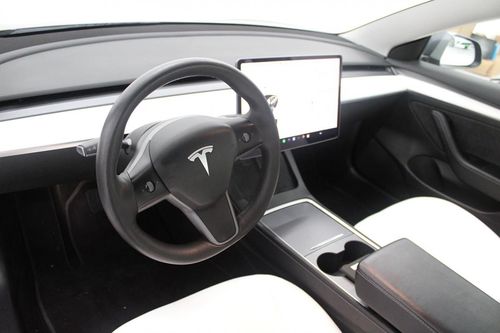 Tesla Model 3 - Photo 12