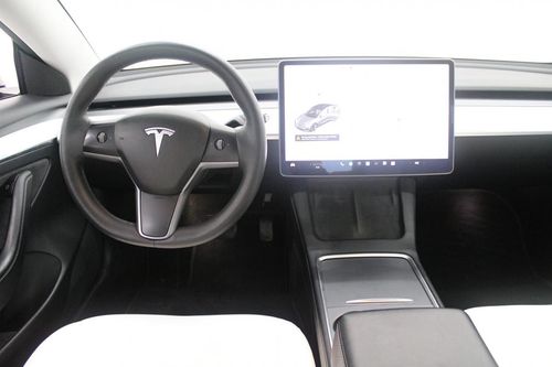 Tesla Model 3 - Photo 15
