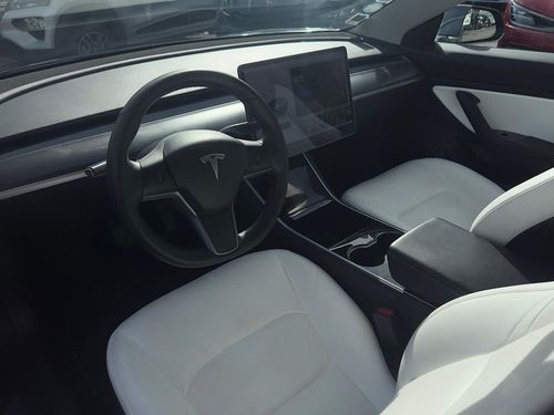 Tesla Model 3 - Photo 15