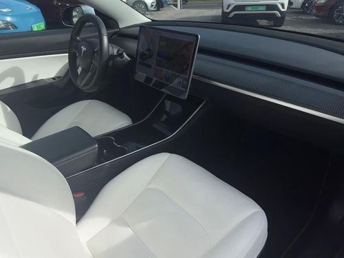 Tesla Model 3 - Photo 19