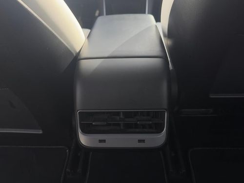 Tesla Model 3 - Photo 25