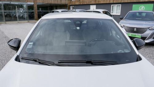 Peugeot e-208 - Photo 6