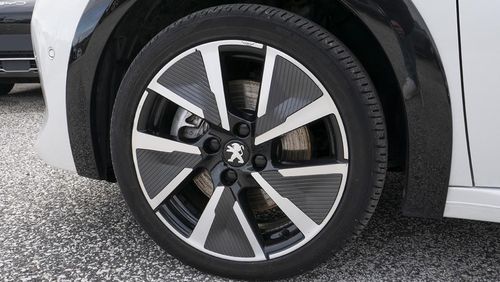 Peugeot e-208 - Photo 8