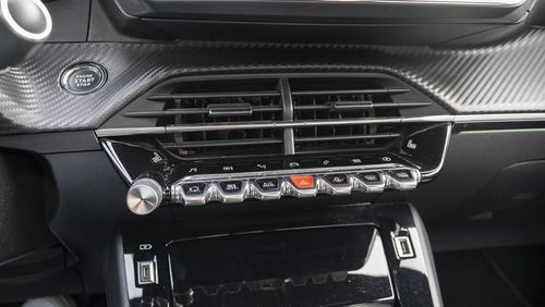 Peugeot e-208 - Photo 32