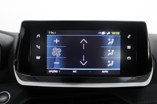 Peugeot e-208 - Photo 19