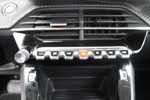 Peugeot e-208 - Photo 24