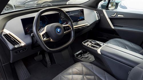 BMW iX - Photo 31