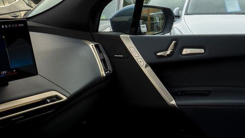 BMW iX - Photo 36
