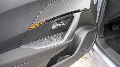 Peugeot e-2008 - Photo 18