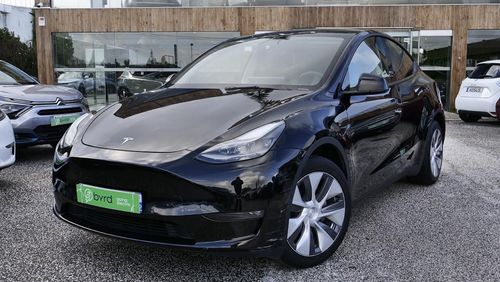 Tesla Model Y - Photo 2