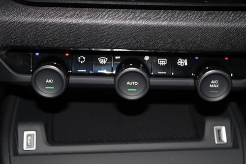 Citroen e-C4 X - Photo 21