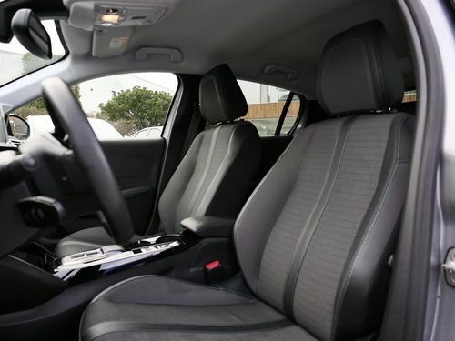 Peugeot e-208 - Photo 17