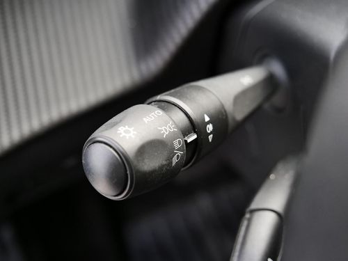 Peugeot e-208 - Photo 22