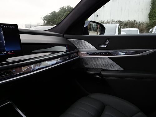 BMW i7 - Photo 38
