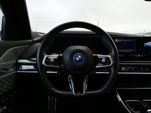 BMW i7 - Photo 28