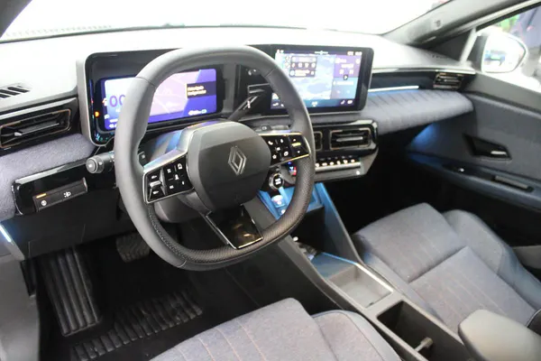 Renault 4 E-Tech - Photo 11