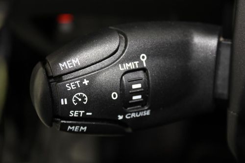 Peugeot e-208 - Photo 18