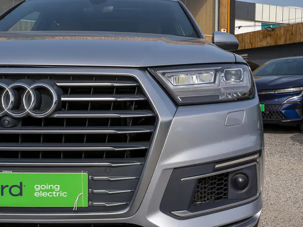Audi Q7 - Photo 6