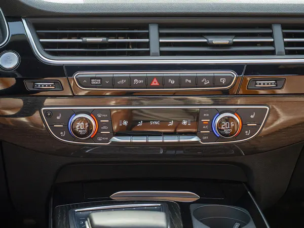 Audi Q7 - Photo 34