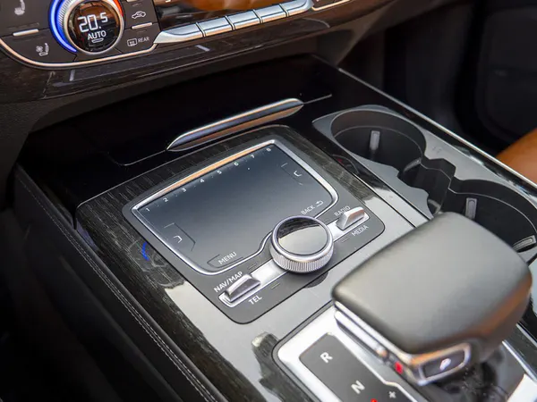Audi Q7 - Photo 42
