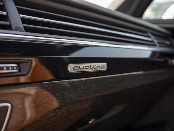 Audi Q7 - Photo 47