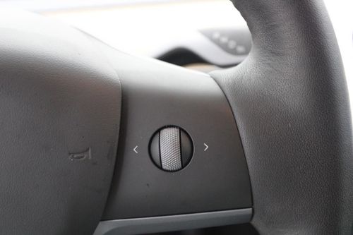 Tesla Model Y - Photo 13