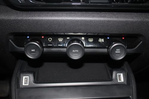 Citroen e-C4 X - Photo 22