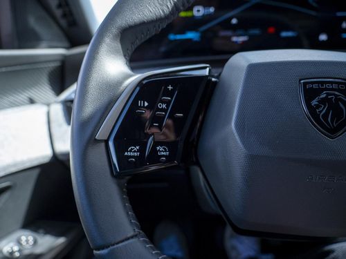 Peugeot E-3008 - Photo 32