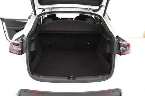Tesla Model Y - Photo 8