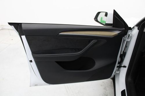 Tesla Model Y - Photo 10